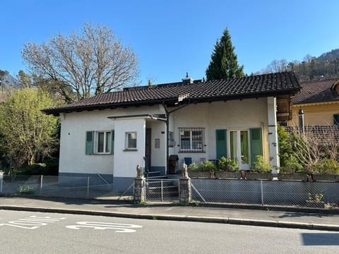 Neighbourhood, Garden, Other, Text overlay, Area and facilities