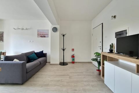 Centro Piazza Wi-Fi AC Balcony Design by WE HOST YOU Apartment in San Benedetto del Tronto