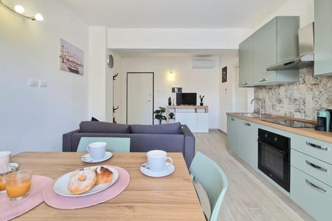 Centro Piazza Wi-Fi AC Balcony Design by WE HOST YOU Apartment in San Benedetto del Tronto