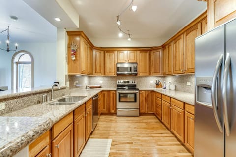 2 Mi to Angel Fire Resort Mtn-View Condo! Apartment in Angel Fire