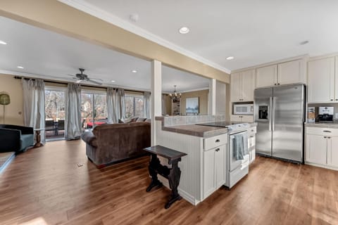 Blueberry Bliss Family Retreat on Beaver Lake House in Arkansas