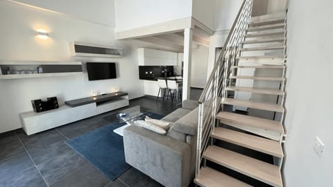 Communal lounge/ TV room, TV and multimedia, Kitchen or kitchenette, Living room, Seating area, Evening entertainment