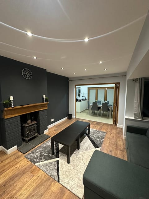 Luxury Detached holiday home Near BHX, JLR, NEC House in Solihull