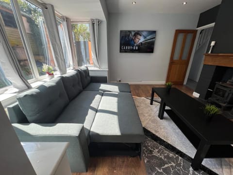 Luxury Detached holiday home Near BHX, JLR, NEC House in Solihull