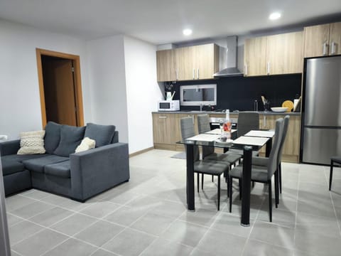 Kitchen or kitchenette, Living room, Seating area, Dining area, dishwasher, minibar, oven, pet friendly, stove