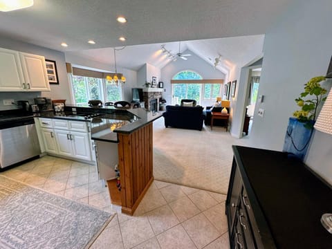 FV43 Bretton Woods single level home with AC on golf course House in Rye Beach