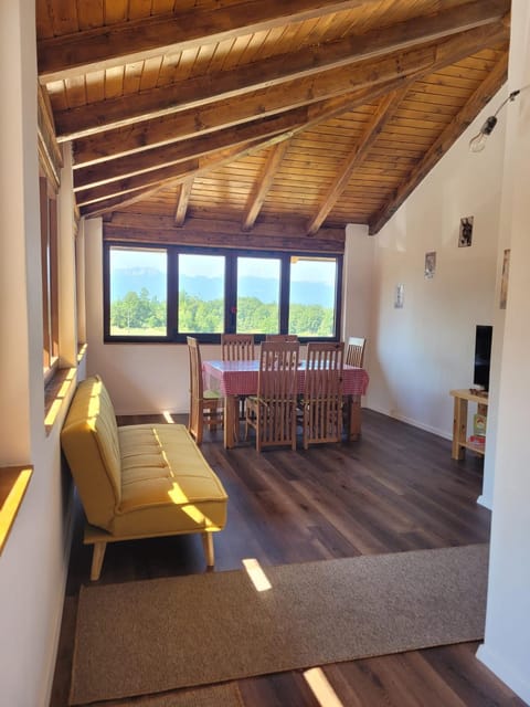 Balcony/Terrace, Balcony/Terrace, Seating area, Mountain view, Mountain view, Entertainment