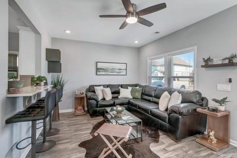 Communal lounge/ TV room, Living room, Dining area