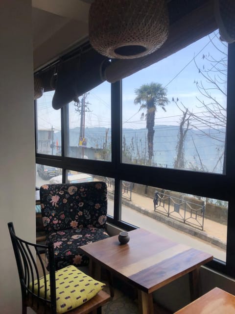 Restaurant/places to eat, Dining area, Street view