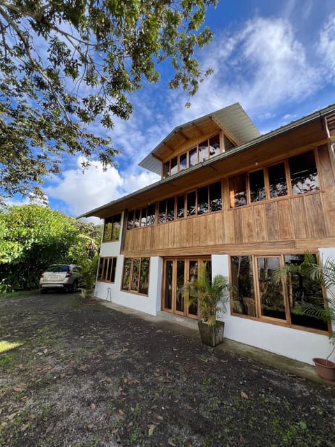 Property building, Day, Garden, Garden view, Parking