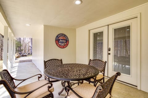 Serenity Brook- Pickleball Court, Creek, WIFI, Mountain Views, Starting at 99 House in Cosby