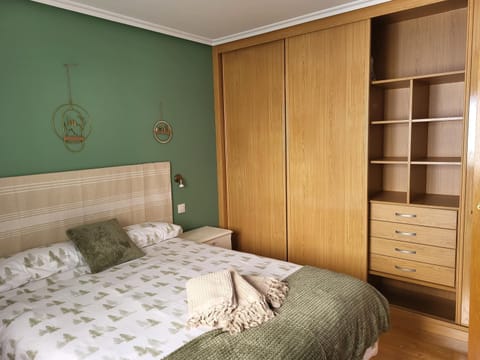 Bed, Photo of the whole room, Bedroom, towels, wardrobe