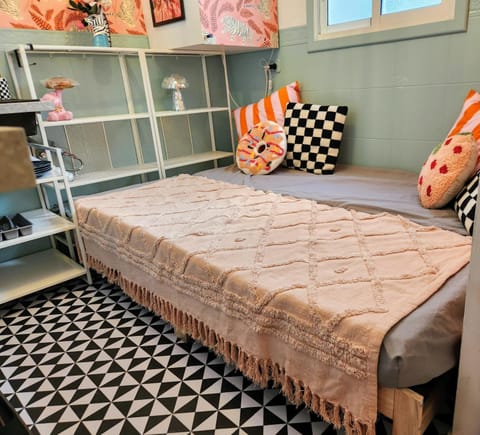 Groovy Feelin' Studio Apartment in L'Hospitalet de Llobregat