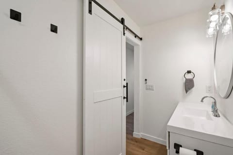 l NEW l Fully Remodeled 3BR 2BTH l 1 Min to Veterans Memorial Park House in Sierra Vista