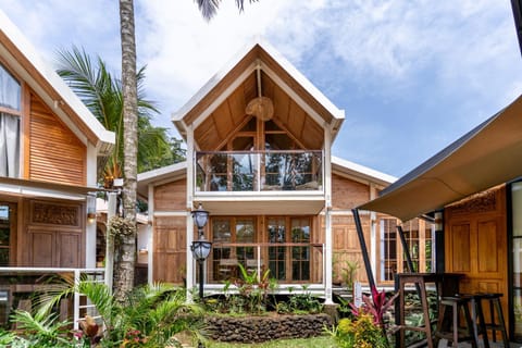 Property building, Garden, Balcony/Terrace