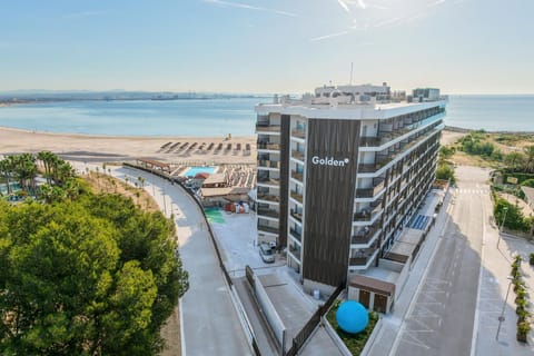 Property building, Bird's eye view, Pool view, Location