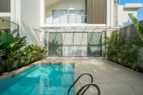 Swimming pool, Swimming pool