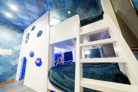 Bed, Photo of the whole room, Bedroom, bunk bed