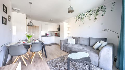 Kitchen or kitchenette, Living room, Seating area, Dining area