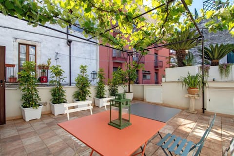 Property building, Balcony/Terrace, Living room