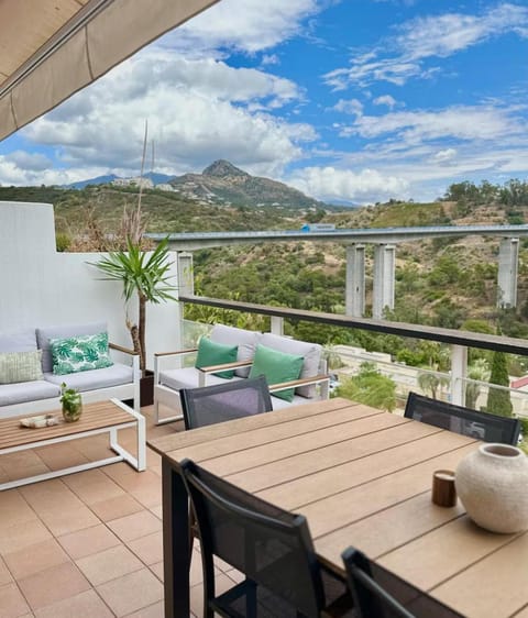 Natural landscape, View (from property/room), Balcony/Terrace, Dining area, Mountain view