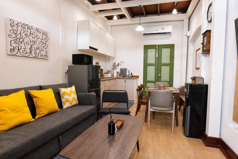 TV and multimedia, Kitchen or kitchenette, Living room, Seating area, Dining area, air conditioner
