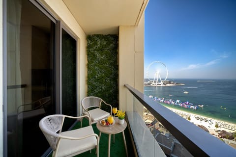 Patio, Day, Natural landscape, View (from property/room), Balcony/Terrace, Dining area, Beach, Landmark view, Sea view