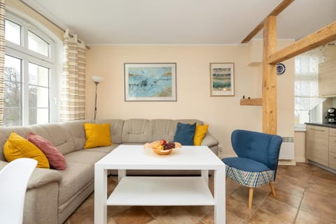 Kitchen or kitchenette, Living room, Seating area, pet friendly