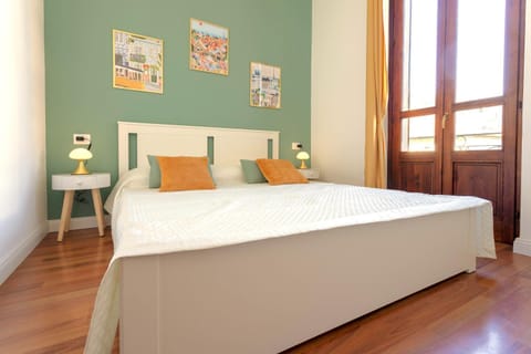 Bed, Photo of the whole room, Bedroom