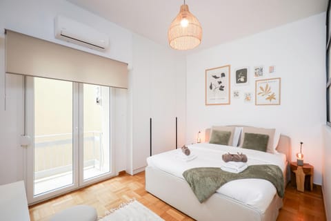 Bed, Photo of the whole room, Bedroom, internet, towels, air conditioner