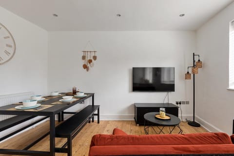 TV and multimedia, Living room, Dining area