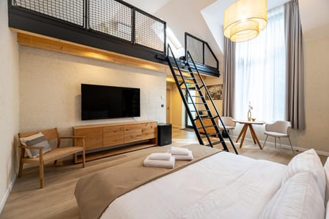 Communal lounge/ TV room, TV and multimedia, Seating area, Bedroom