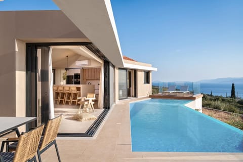 Property building, Patio, View (from property/room), Balcony/Terrace, Pool view, Swimming pool, Swimming pool, sunbed
