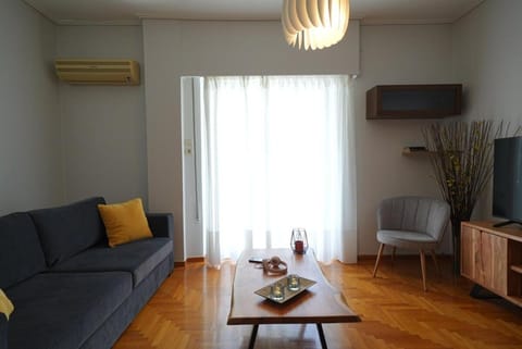 Living room, Seating area, Dining area, air conditioner