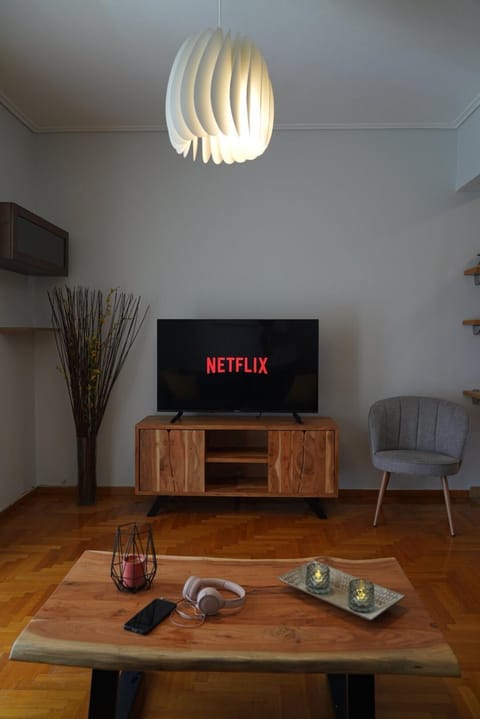 TV and multimedia, Living room, Evening entertainment