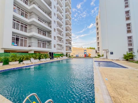 Property building, Communal lounge/ TV room, Day, Evening entertainment, Pool view, Swimming pool, sunbed