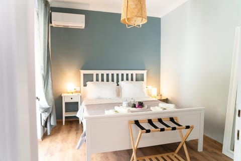 Bed, Photo of the whole room, Bedroom, air conditioner