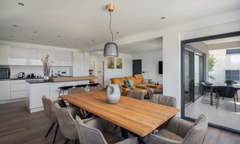Kitchen or kitchenette, Living room, Dining area, minibar