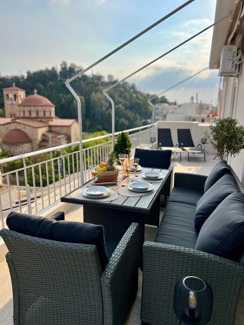 Natural landscape, Balcony/Terrace, Balcony/Terrace, Seating area, Dining area, Mountain view