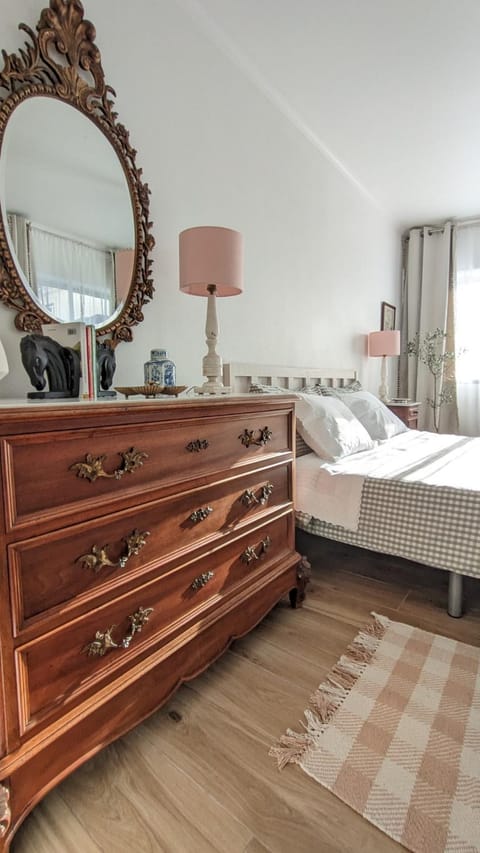 Bed, Photo of the whole room, Bedroom, wardrobe