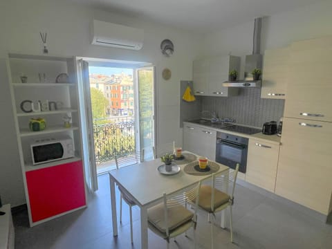Kitchen or kitchenette, Dining area, dishwasher, oven, stove