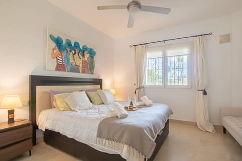 Bed, Photo of the whole room, Bedroom, towels, wardrobe, air conditioner