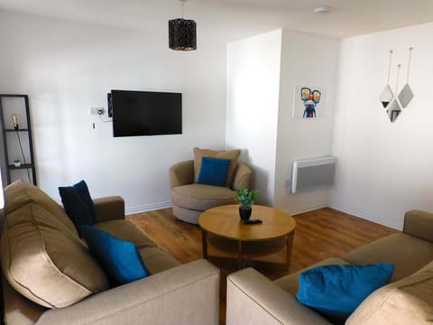 No 5 - Modern 2 bedroom Apartment in Lanark Town Centre Apartment in Lanark