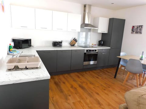 No 5 - Modern 2 bedroom Apartment in Lanark Town Centre Apartment in Lanark