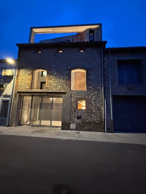 Property building, Facade/entrance, Night