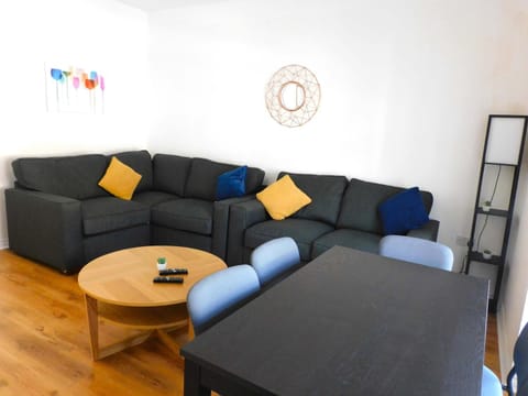 No 9 - Modern 3 Bedroom Apartment in Lanark Town Centre Apartment in Lanark