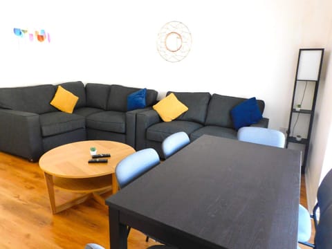 No 9 - Modern 3 Bedroom Apartment in Lanark Town Centre Apartment in Lanark