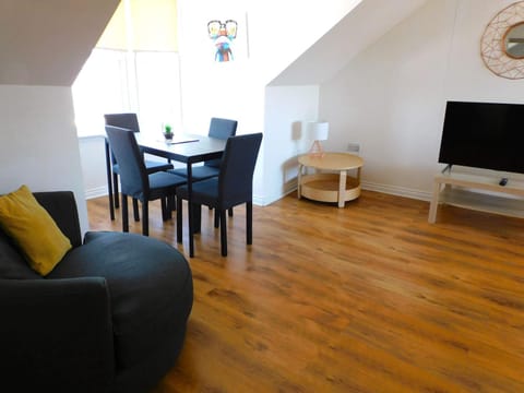 No 11 - Contemporary 2 Bedroom Apartment in Lanark Town Centre Apartment in Lanark