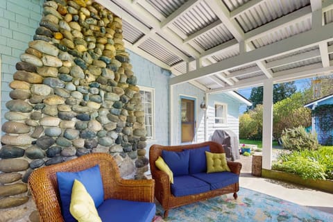 Rosewater Cottage House in Bainbridge Island