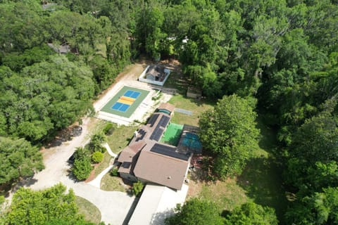 Property building, Tennis court